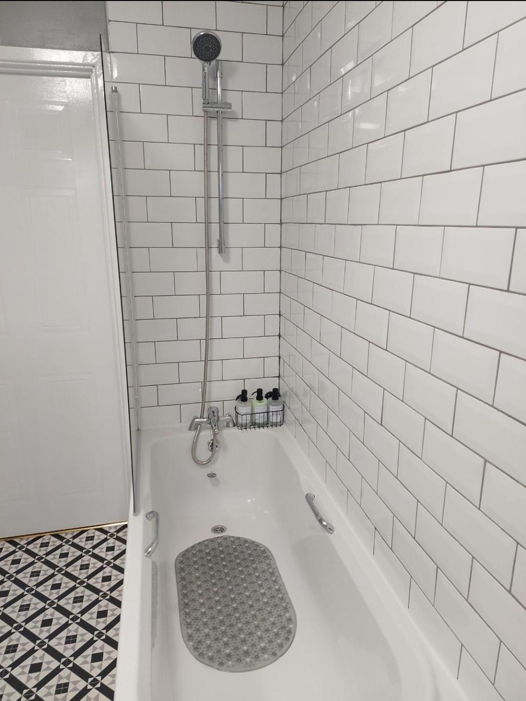 2 Bedroom Apartment Exhall Exteriör bild